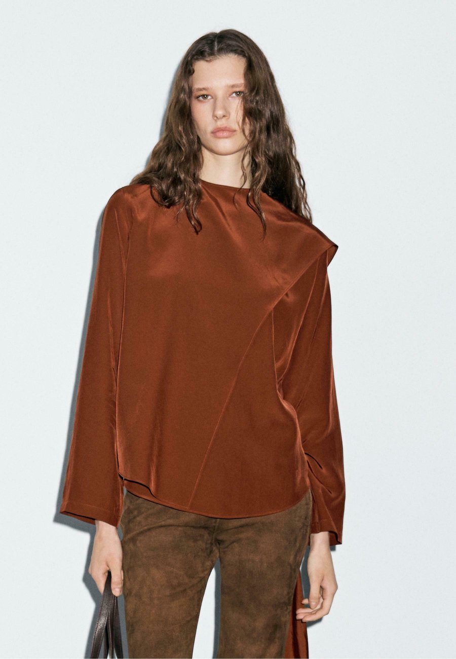 Блуза Massimo Dutti FLOWING WITH TIED NECK, Dark Red
Блуза Massimo Dutti FLOWING WITH TIED NECK, Dark Red