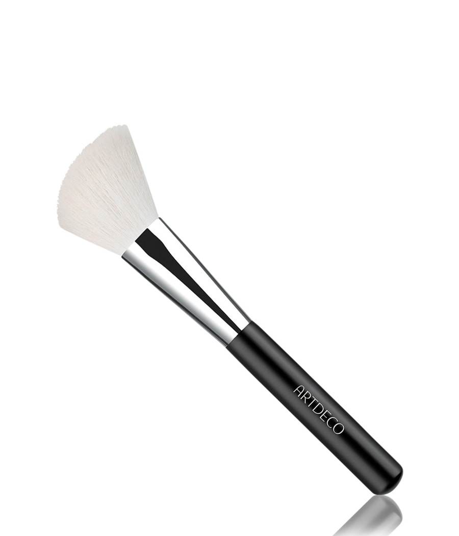 Кисть для румян ARTDECO Blusher Brush Premium Quality, 1 шт.
Кисть для румян ARTDECO Blusher Brush Premium Quality, 1 шт.