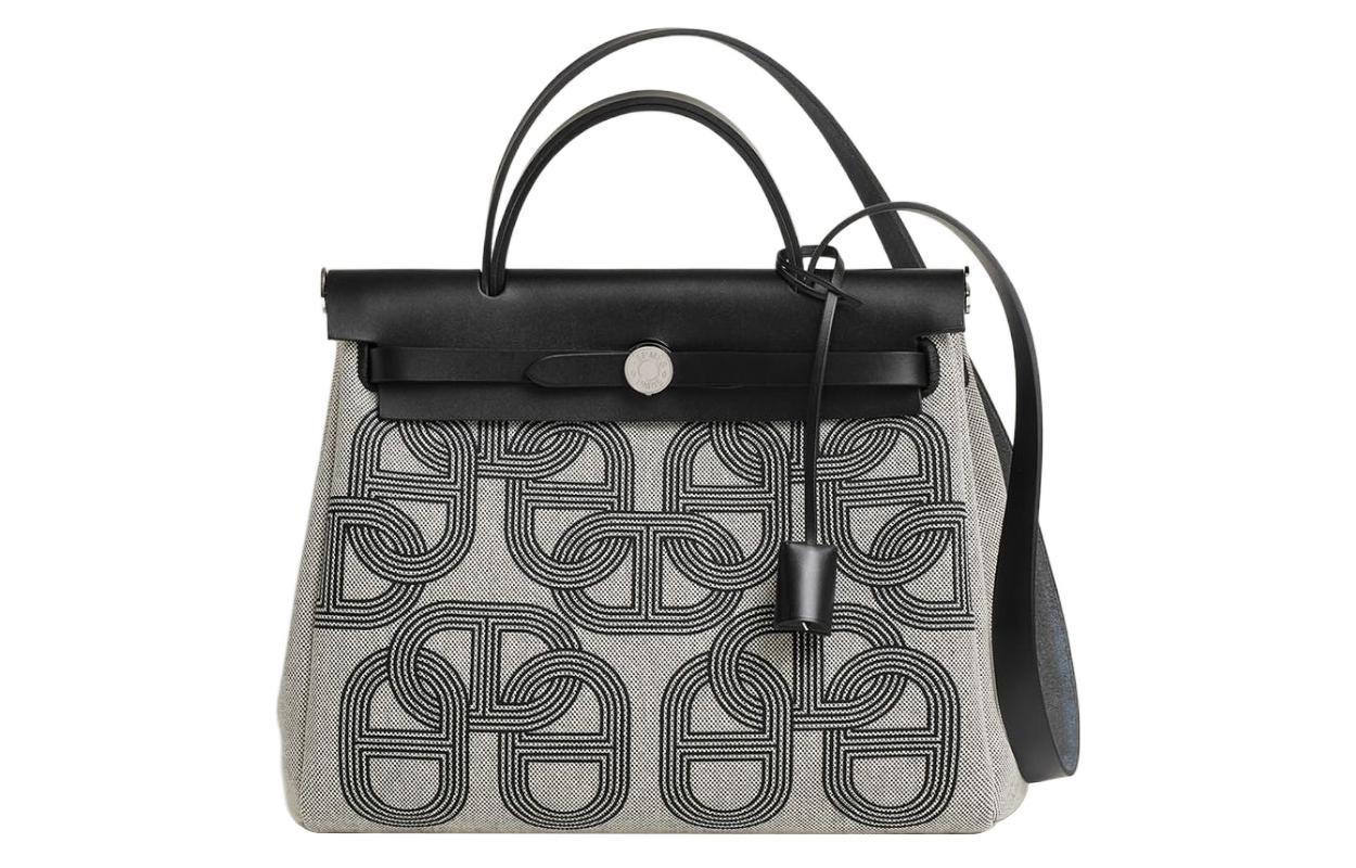 Сумка Herbag Zip H Plume Canvas, через плечо, холщовая, кросс-боди женская черная/светло-бежевая HERMES
Сумка Herbag Zip H Plume Canvas, через плечо, холщовая, кросс-боди женская черная/светло-бежевая HERMES