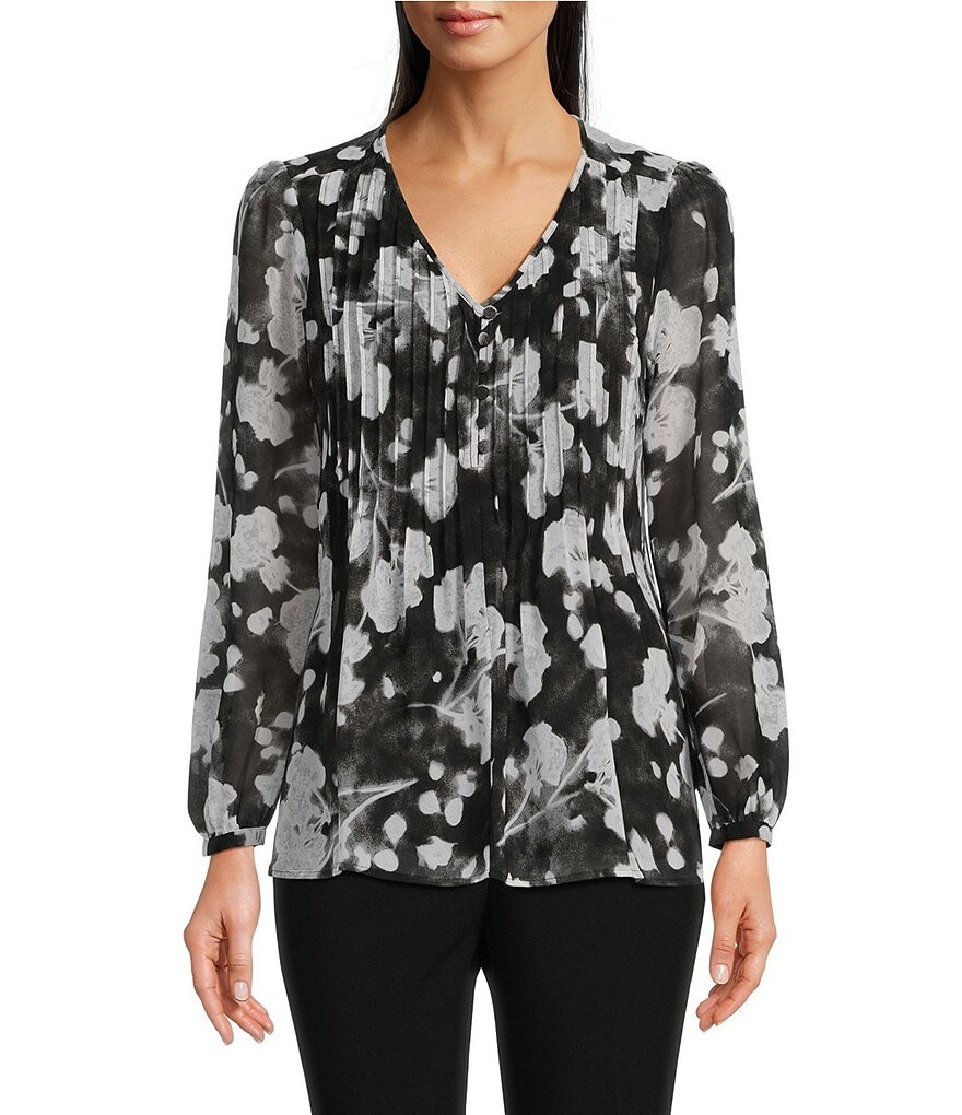 Calvin Klein Petite Size Плиссированная блузка с V-образным вырезом и длинными рукавами-буфами с цветочным принтом, черный
Calvin Klein Petite Size Плиссированная блузка с V-образным вырезом и длинными рукавами-буфами с цветочным принтом, черный
