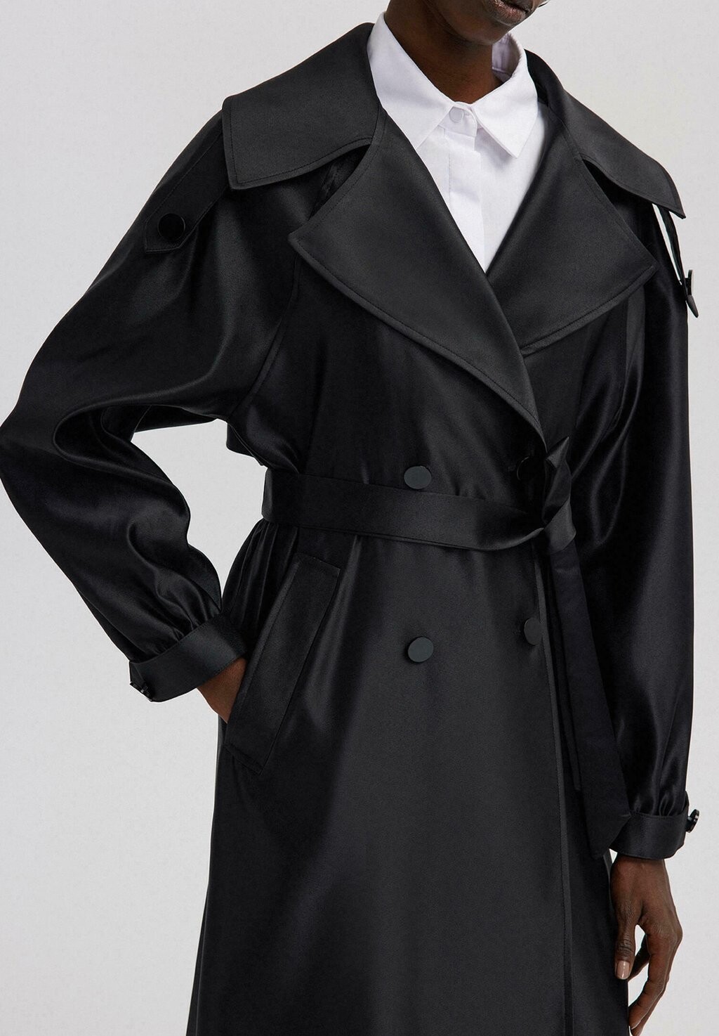 Тренчкот WITH WAIST DETAIL Touché Privé, черный
Тренчкот WITH WAIST DETAIL Touché Privé, черный