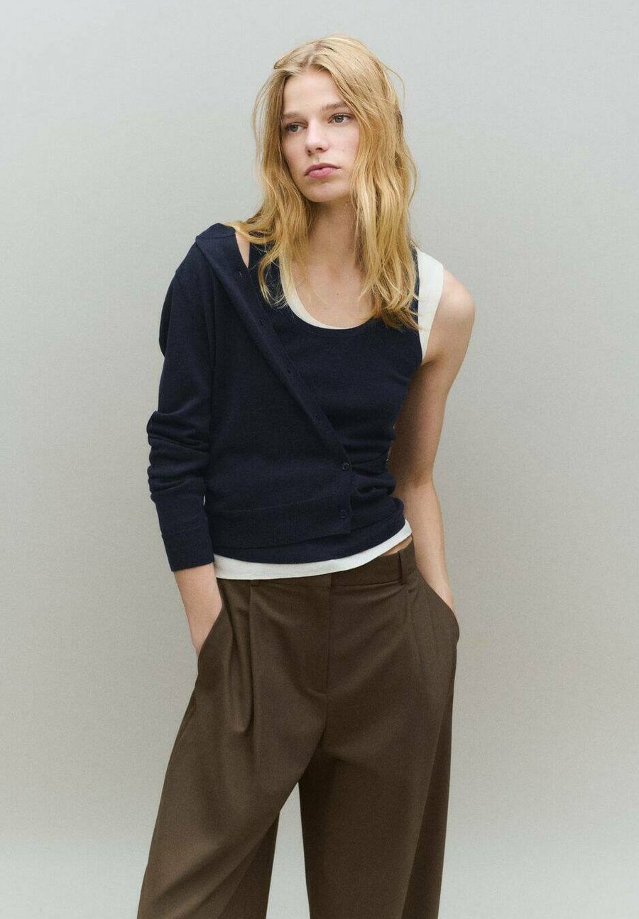 Топ Mango Top, Bleu Marine Foncé/Royal Blue
Топ Mango Top, Bleu Marine Foncé/Royal Blue