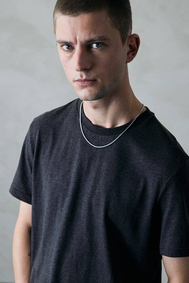 Футболка обычного кроя H&M, черный
Футболка обычного кроя H&M, черный