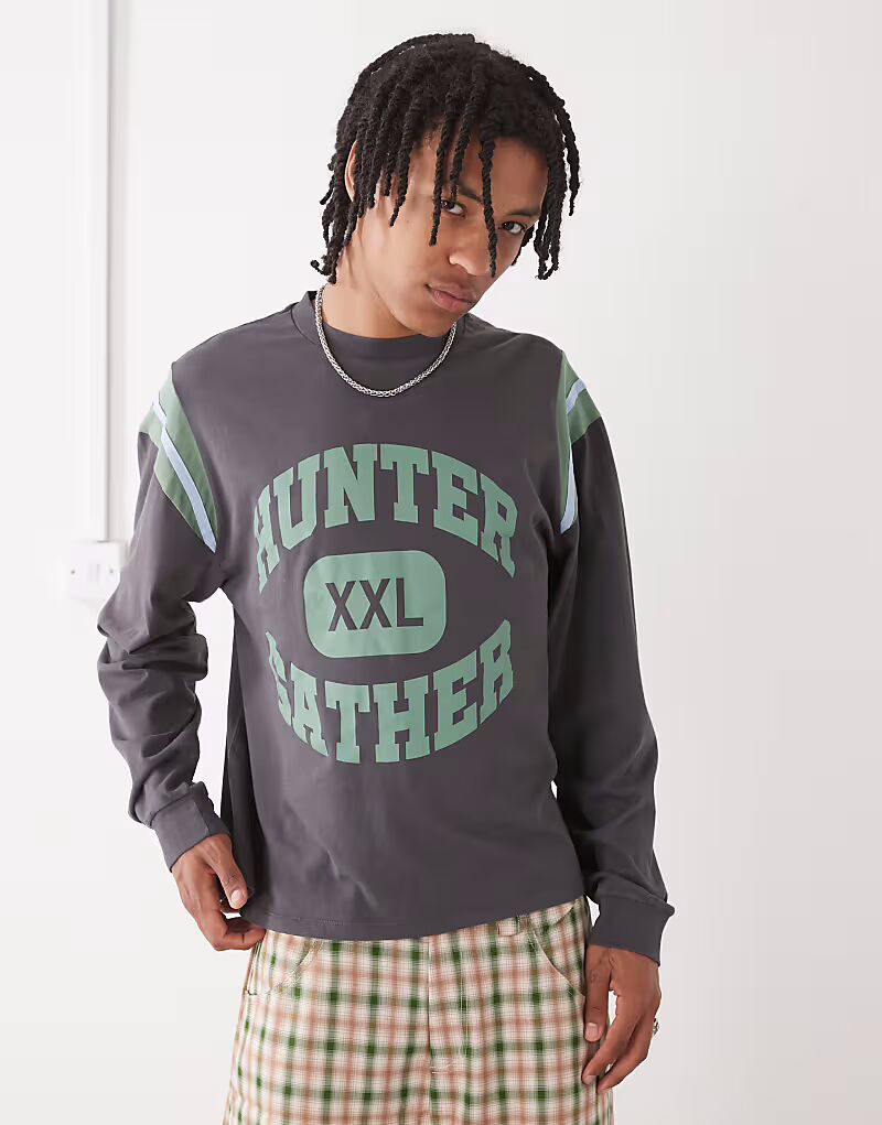 Футболка свободного кроя с длинными рукавами COLLUSION угольного цвета с принтом
Футболка свободного кроя с длинными рукавами COLLUSION угольного цвета с принтом