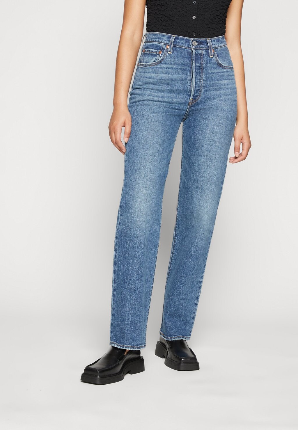 Джинсы-сигареты Levi's
Джинсы-сигареты Levi's