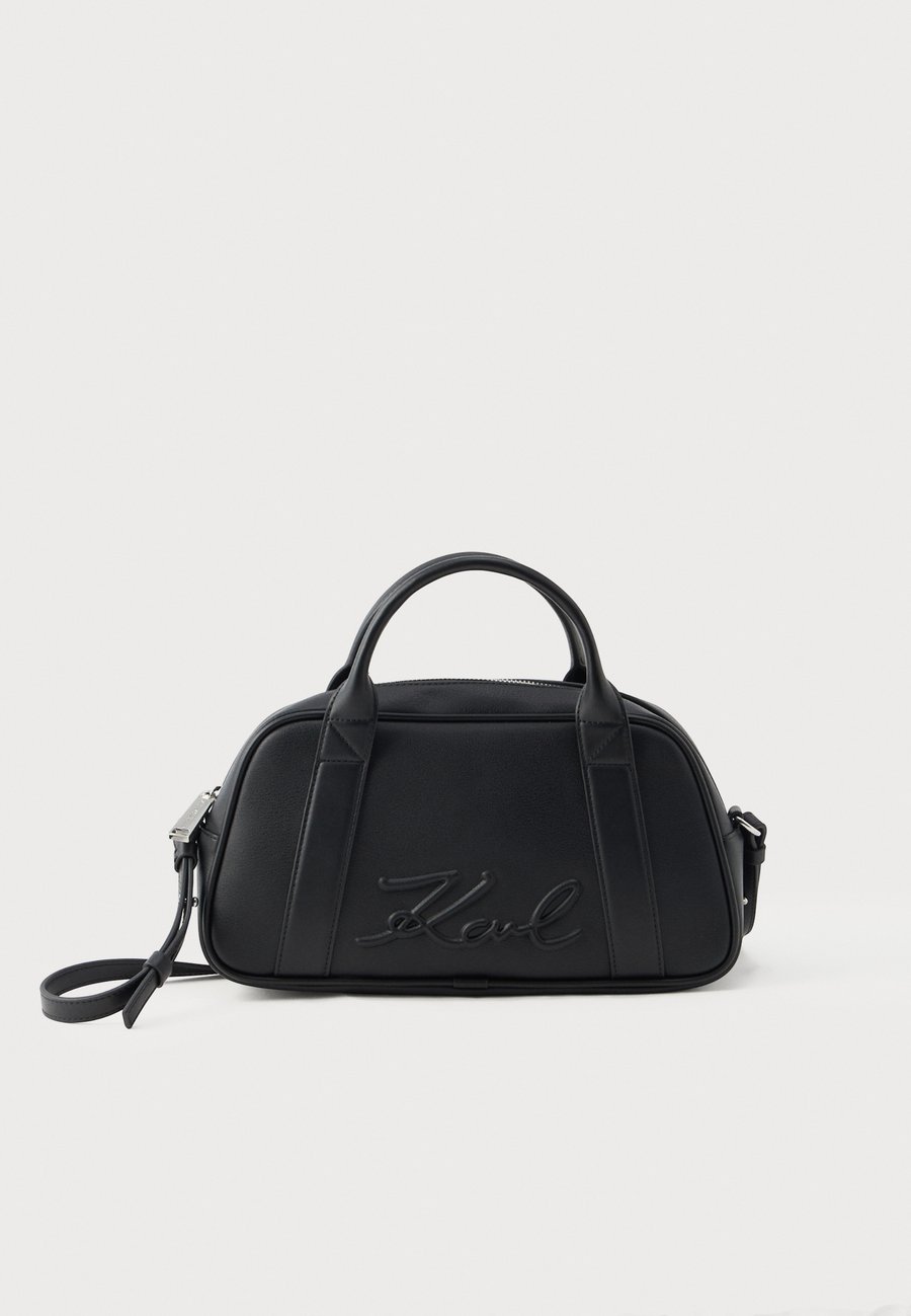 Сумка KARL LAGERFELD VILLE BOWLING BAG, Black
Сумка KARL LAGERFELD VILLE BOWLING BAG, Black