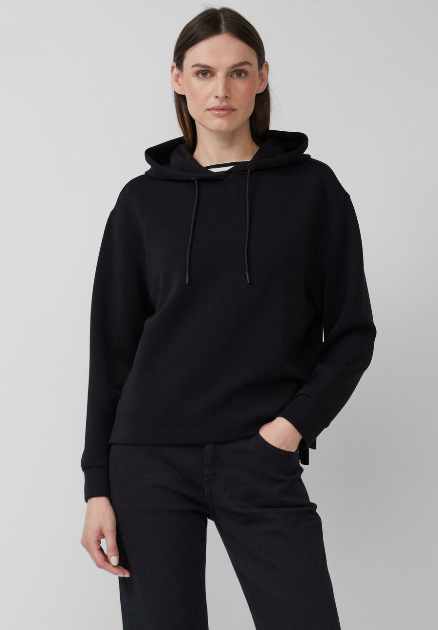 Худи s.Oliver MIT VERLÄNGERTEM RÜCKENTEIL, Schwarz/Black
Худи s.Oliver MIT VERLÄNGERTEM RÜCKENTEIL, Schwarz/Black