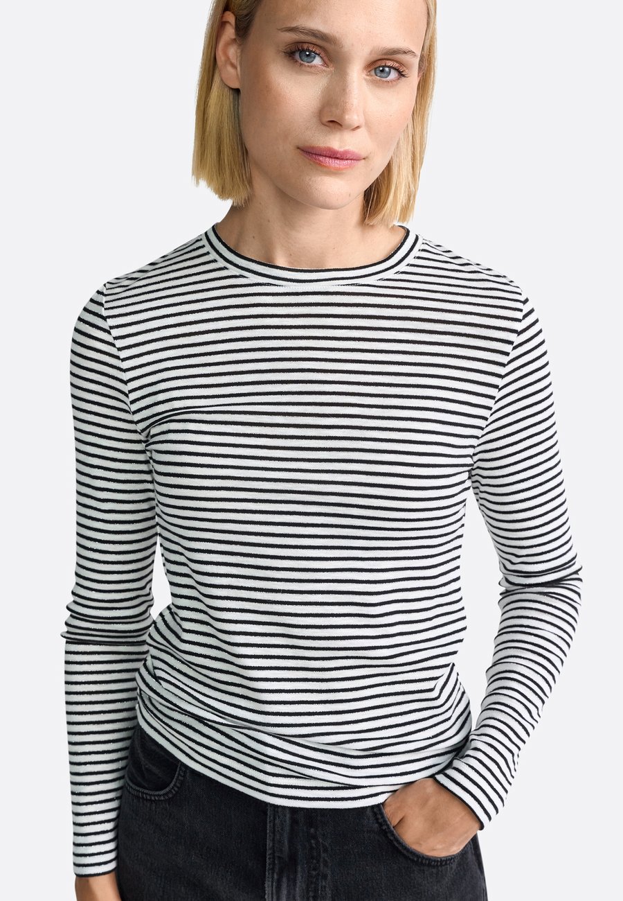 Топ Rich & Royal Long sleeved top, Black
Топ Rich & Royal Long sleeved top, Black