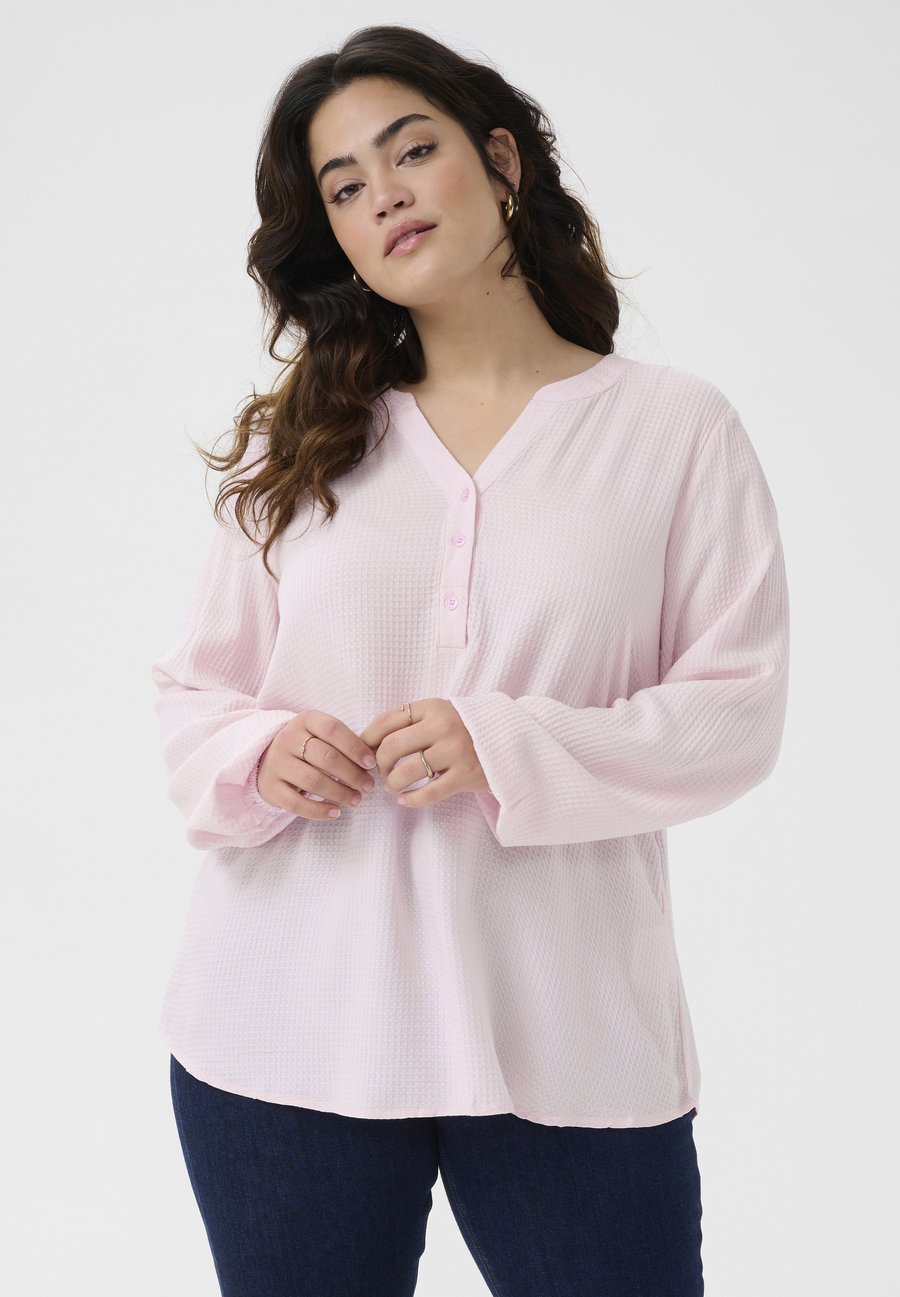 Блуза Kaffe Curve KCMAHLENA, Lilac Snow/Light Pink
Блуза Kaffe Curve KCMAHLENA, Lilac Snow/Light Pink