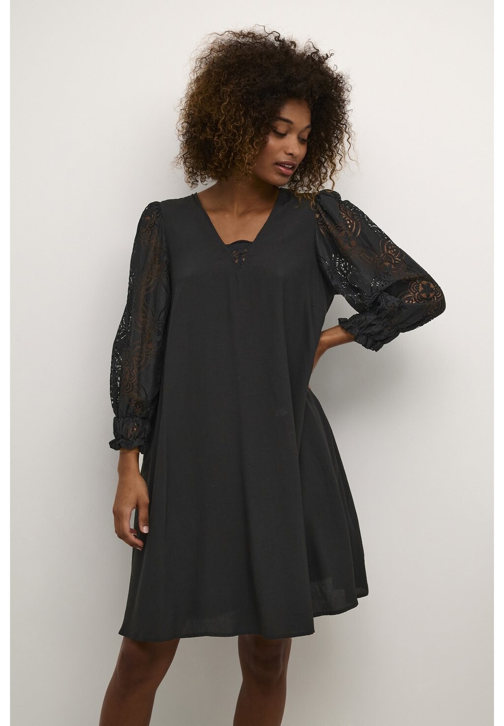 Летнее платье Culture, черный
Летнее платье Culture, черный