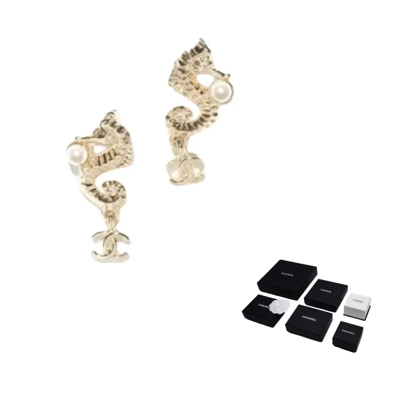 Серьги женские CHANEL, золотой
Серьги женские CHANEL, золотой