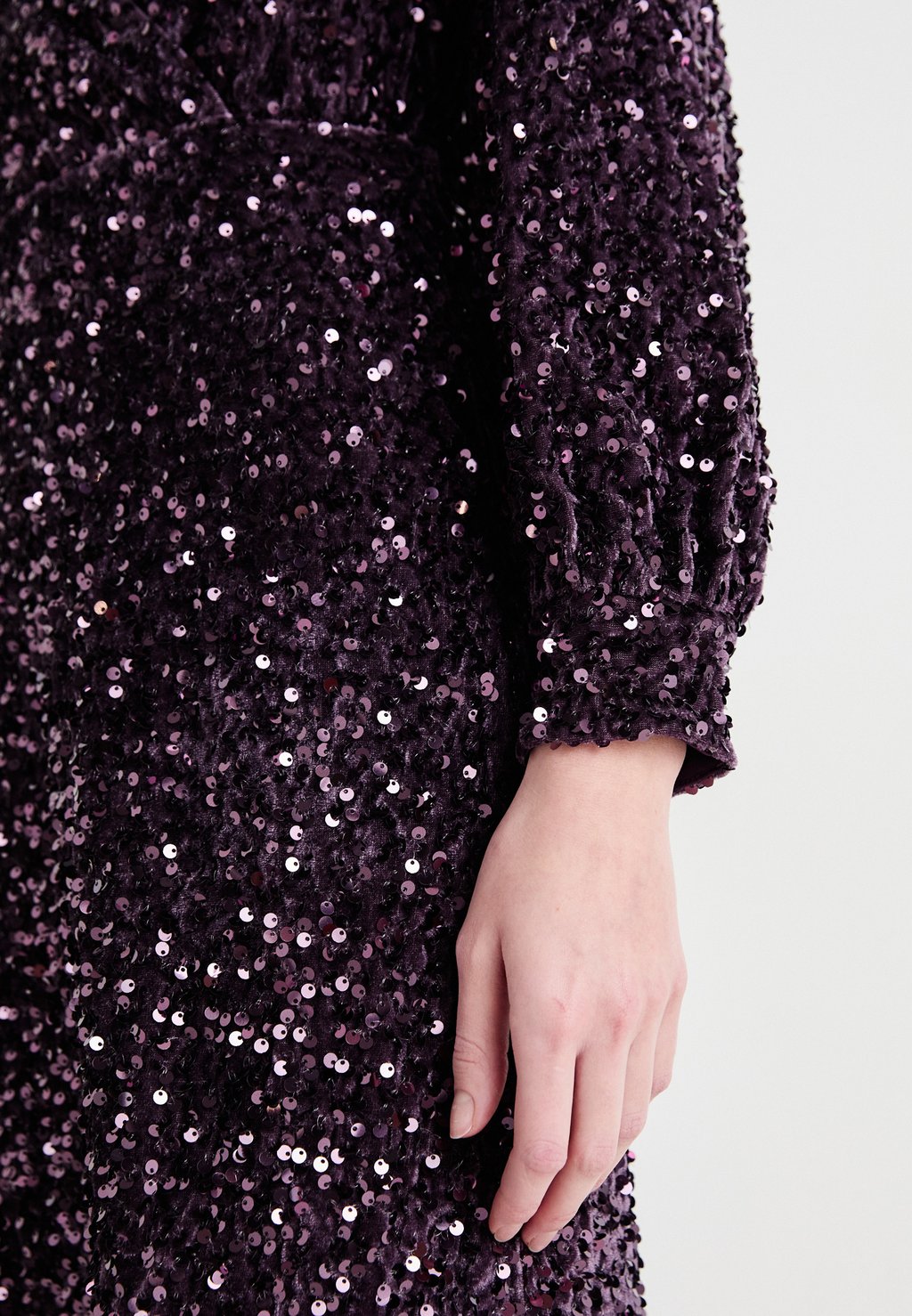 Коктейльное платье / Вечернее платье VMBELLA VNECK SHORT DRESS Vero Moda, темно-фиолетовый
Коктейльное платье / Вечернее платье VMBELLA VNECK SHORT DRESS Vero Moda, темно-фиолетовый