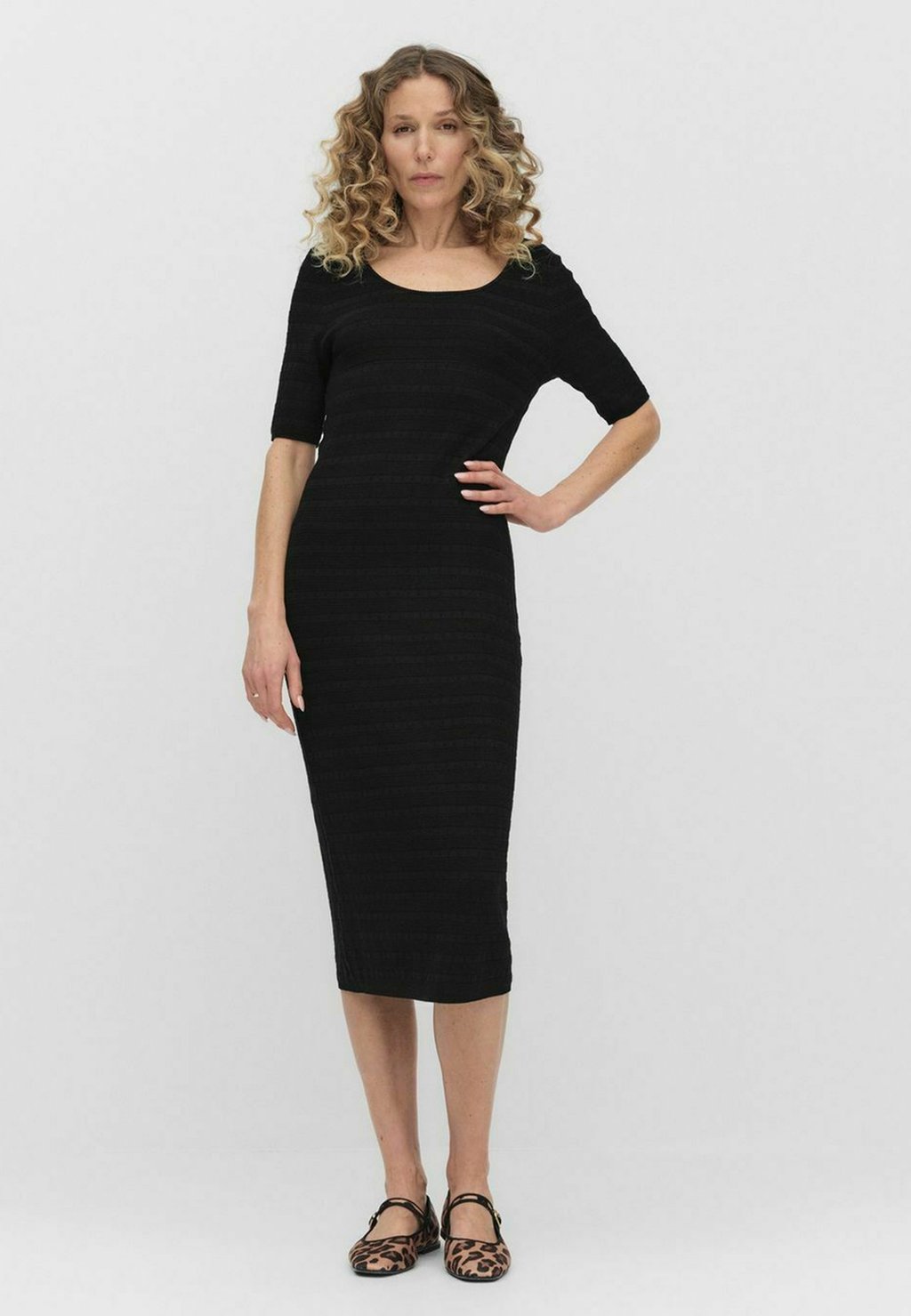 Платье-джемпер KEYLA - Shift dress Dobber, черный
Платье-джемпер KEYLA - Shift dress Dobber, черный