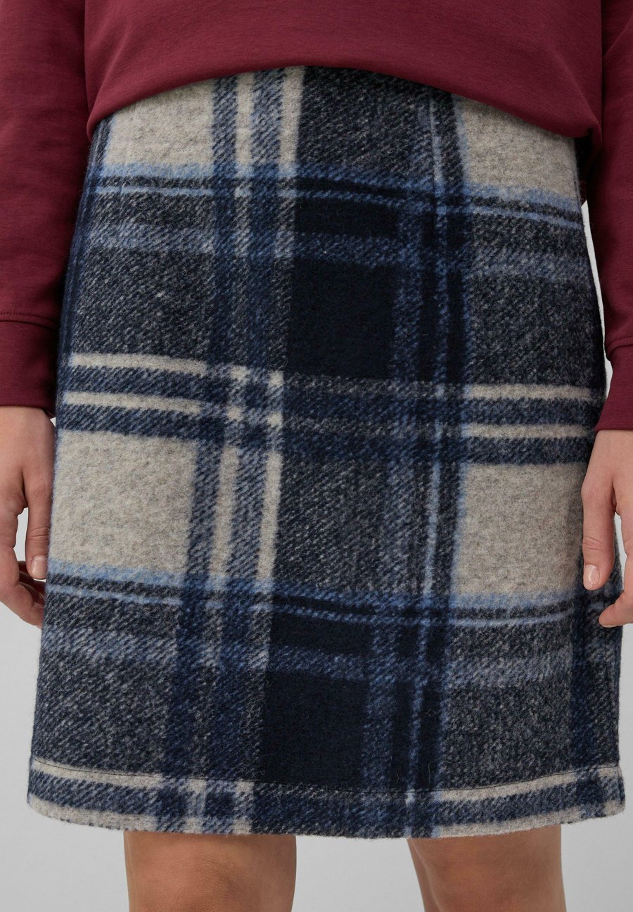 Юбка s.Oliver HALBLANGER MIT KARO-MUSTER, Navy/Dark Blue
Юбка s.Oliver HALBLANGER MIT KARO-MUSTER, Navy/Dark Blue