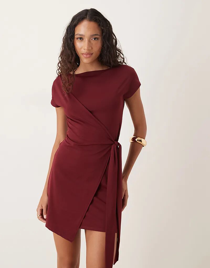 Мини-платье ASOS DESIGN с короткими рукавами, завязками и запахом спереди, бордового цвета
Мини-платье ASOS DESIGN с короткими рукавами, завязками и запахом спереди, бордового цвета