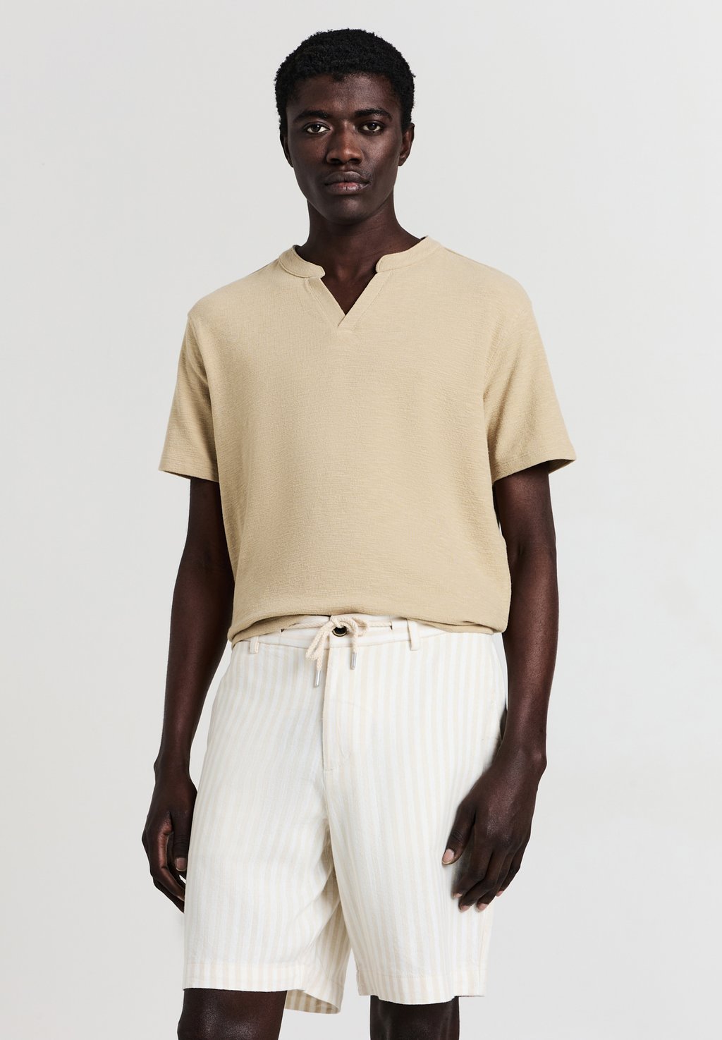 Шорты BERMUDA LINO RIGATO Calliope, песочный
Шорты BERMUDA LINO RIGATO Calliope, песочный