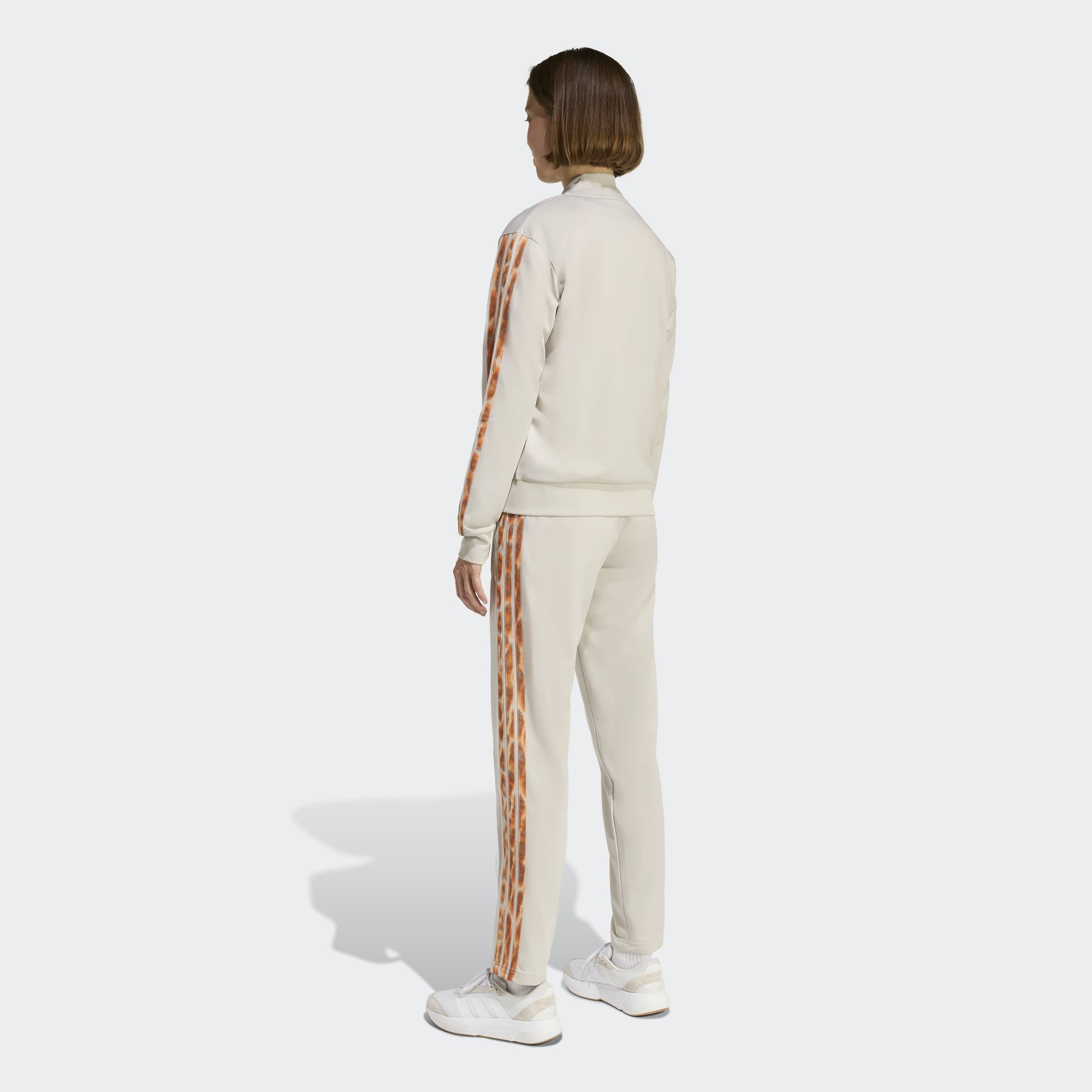 Adidas Sportswear Костюм в цвете Cream
Adidas Sportswear Костюм в цвете Cream