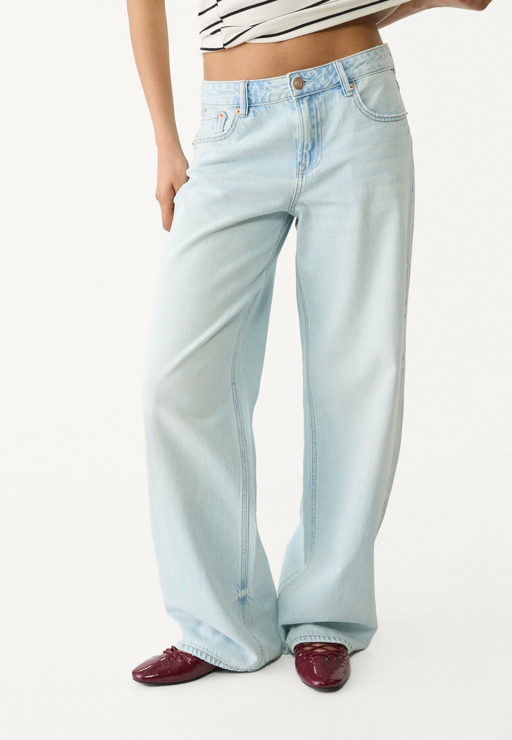 Джинсы свободного кроя Stradivarius, деним 
Джинсы свободного кроя Stradivarius, деним