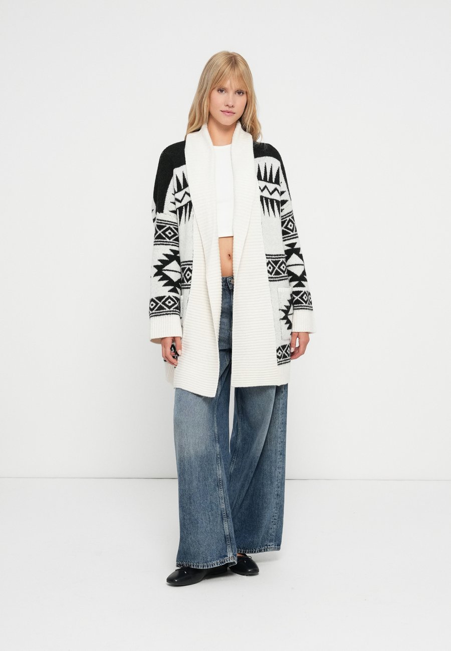 Кардиган Noisy May NMLEISE COATIGAN , Eggnog/Black/Beige
Кардиган Noisy May NMLEISE COATIGAN , Eggnog/Black/Beige