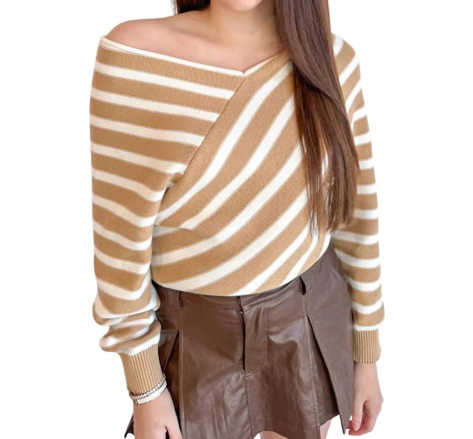 Свитер с V-образным вырезом и перекрестными полосками белого/серо-коричневого цвета Mustard Seed 
Свитер с V-образным вырезом и перекрестными полосками белого/серо-коричневого цвета Mustard Seed