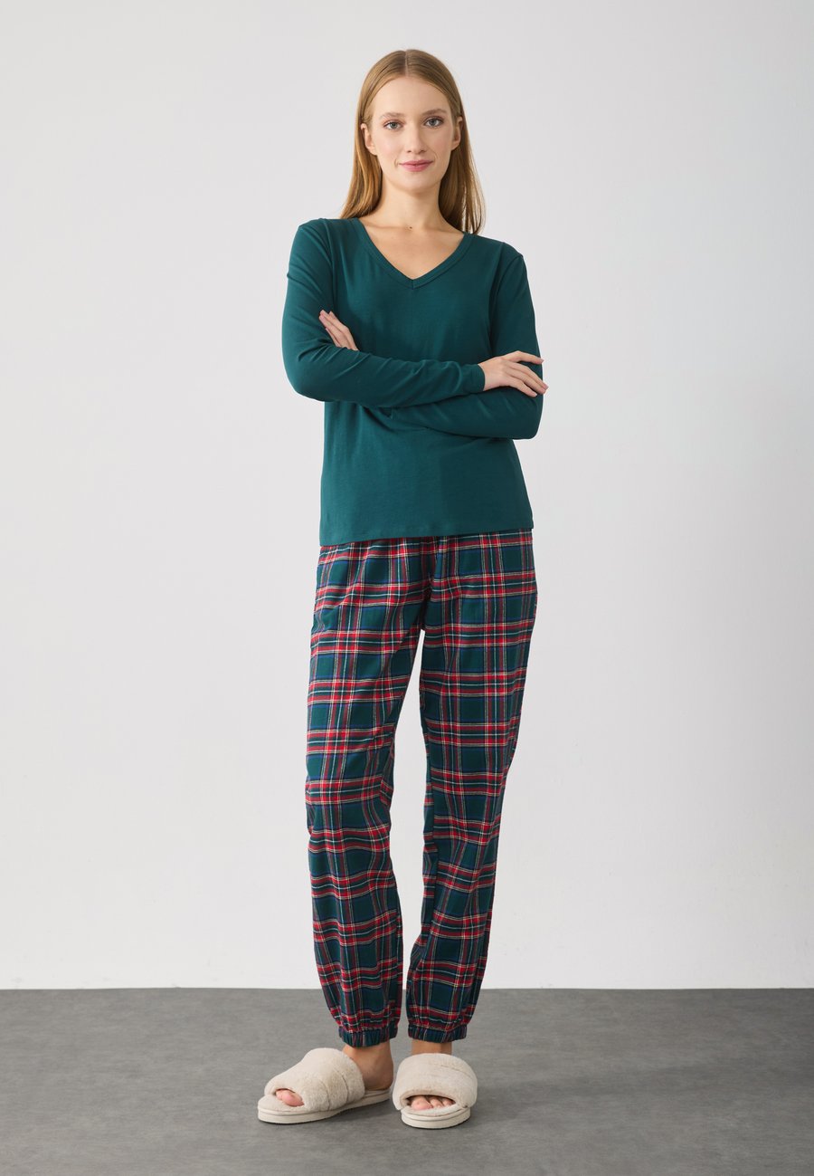 Пижамный комплект Anna Field SET, Dark Green
Пижамный комплект Anna Field SET, Dark Green