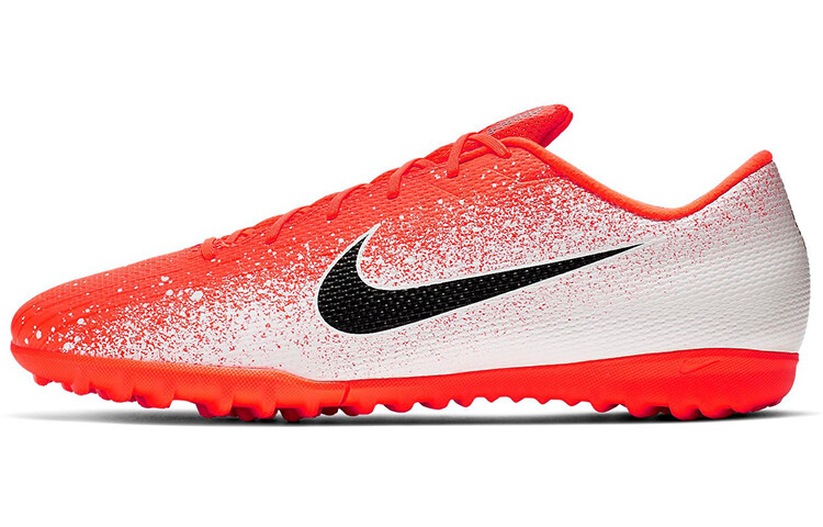 Футбольные бутсы Mercurial Vapor 12 мужские низкие белые/оранжевые Nike
Футбольные бутсы Mercurial Vapor 12 мужские низкие белые/оранжевые Nike