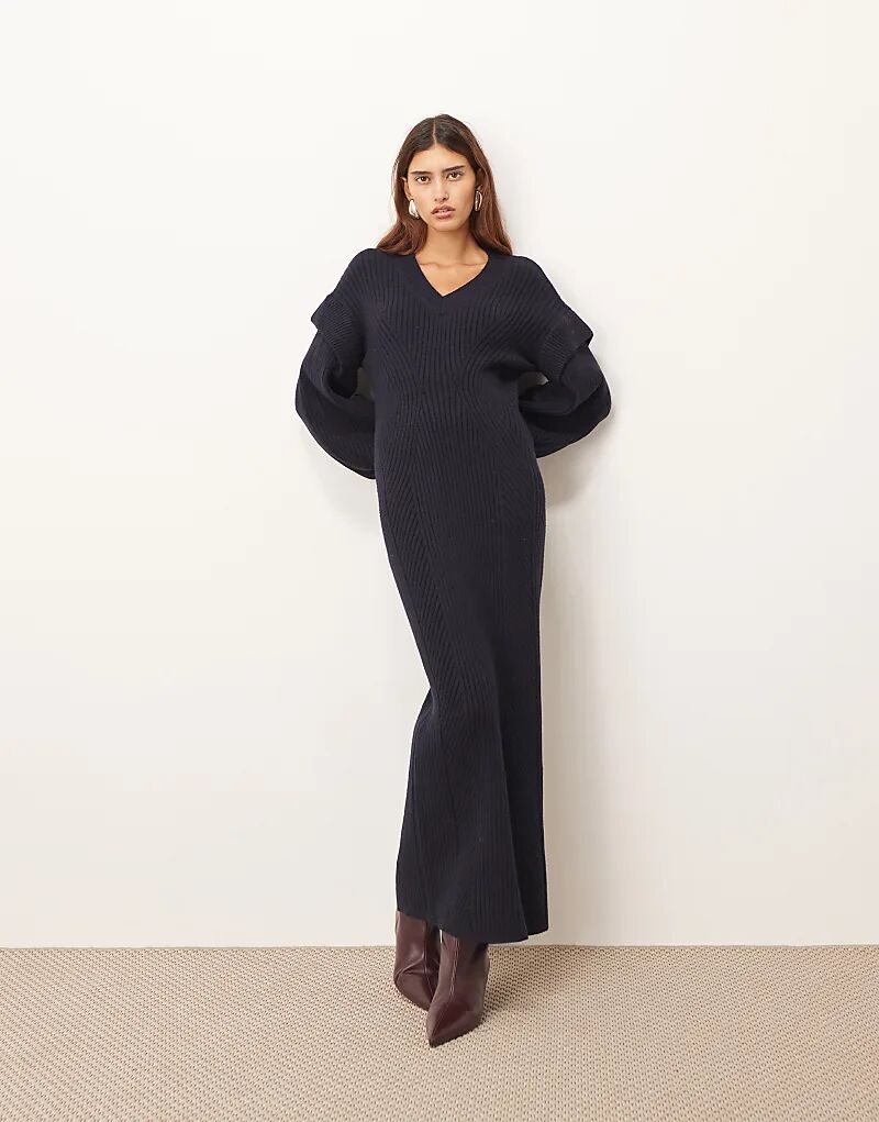 Платье макси ARRANGE из трикотажа с V-образным вырезом и плечевыми деталями в темно-синем цвете
Платье макси ARRANGE из трикотажа с V-образным вырезом и плечевыми деталями в темно-синем цвете