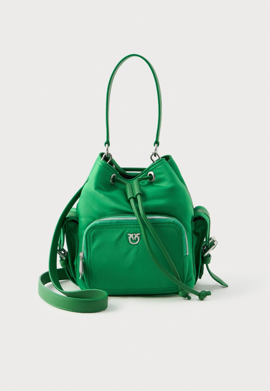 Сумка Pinko BUCKET, Verde Isola/Silver-Coloured/Green
Сумка Pinko BUCKET, Verde Isola/Silver-Coloured/Green