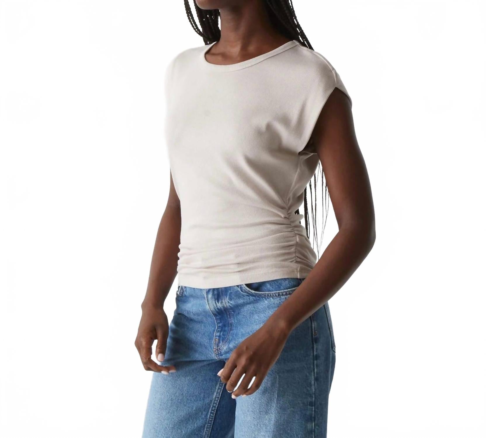 Футболка Joni Power Shoulder с меловым рисунком Michael Stars, Chalk
Футболка Joni Power Shoulder с меловым рисунком Michael Stars, Chalk