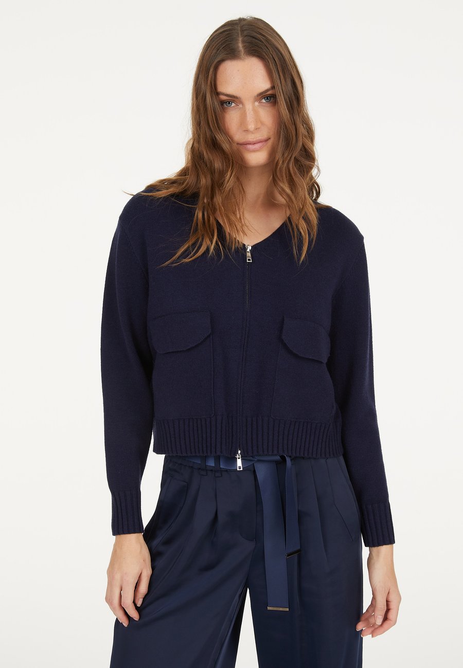 Кардиган Marc Aurel Cardigan, Navy/Blue
Кардиган Marc Aurel Cardigan, Navy/Blue