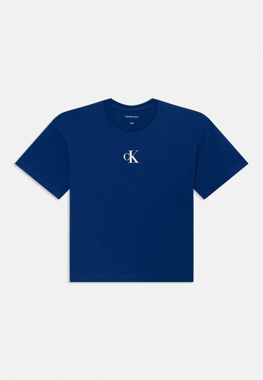 Футболка Calvin Klein Jeans LOGO BOXY, Bold Blue/Royal Blue, Синий, Футболка Calvin Klein Jeans LOGO BOXY, Bold Blue/Royal Blue
Футболка Calvin Klein Jeans LOGO BOXY, Bold Blue/Royal Blue, Синий, Футболка Calvin Klein Jeans LOGO BOXY, Bold Blue/Royal Blue