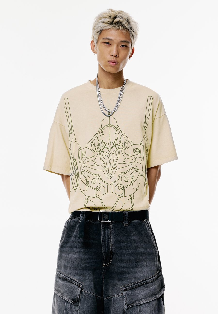 Футболка PULL&BEAR RED EVANGELION, Beige
Футболка PULL&BEAR RED EVANGELION, Beige