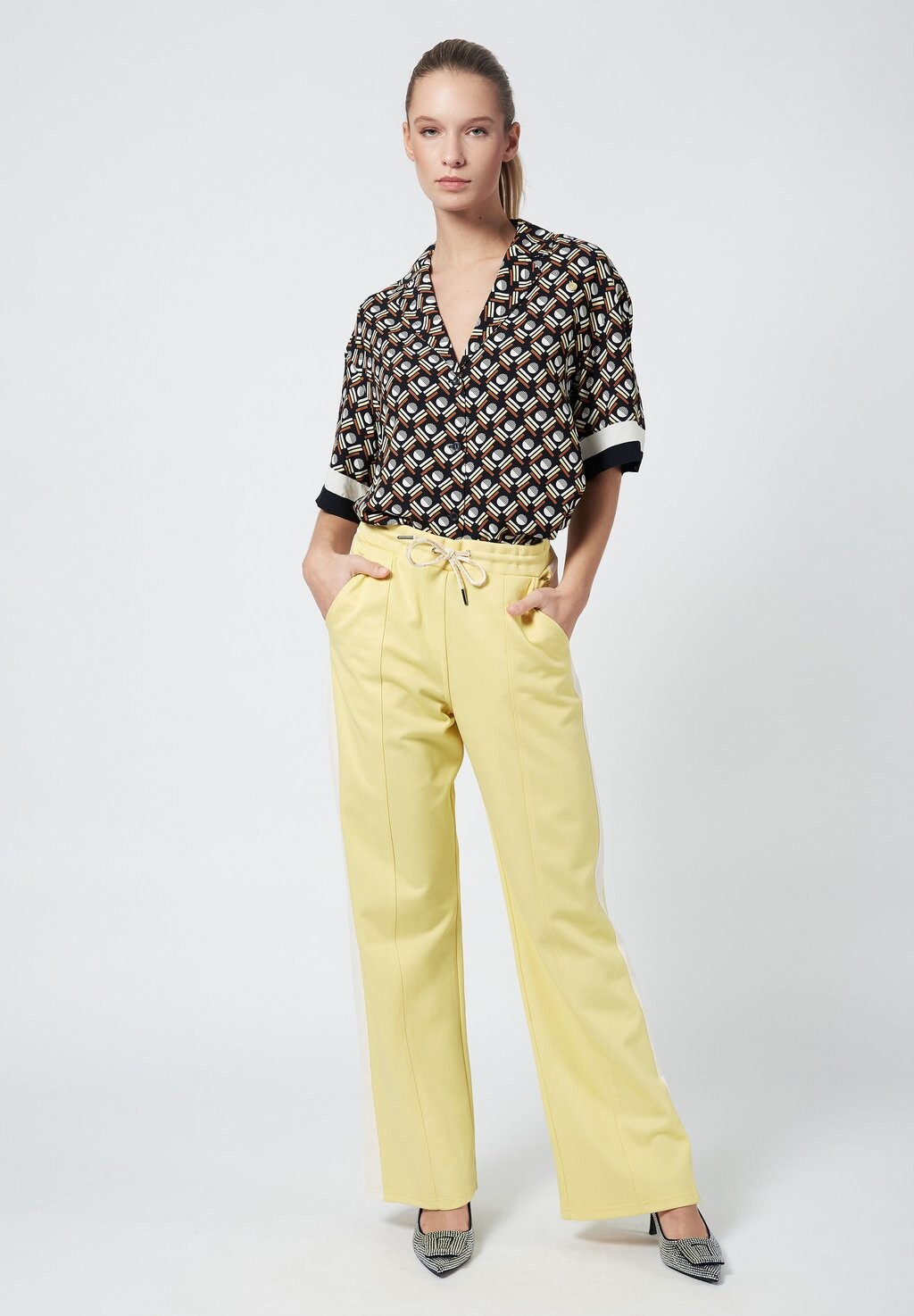 Спортивные брюки STOMP YOUR FEET 4funkyflavours, неоновый желтый
Спортивные брюки STOMP YOUR FEET 4funkyflavours, неоновый желтый