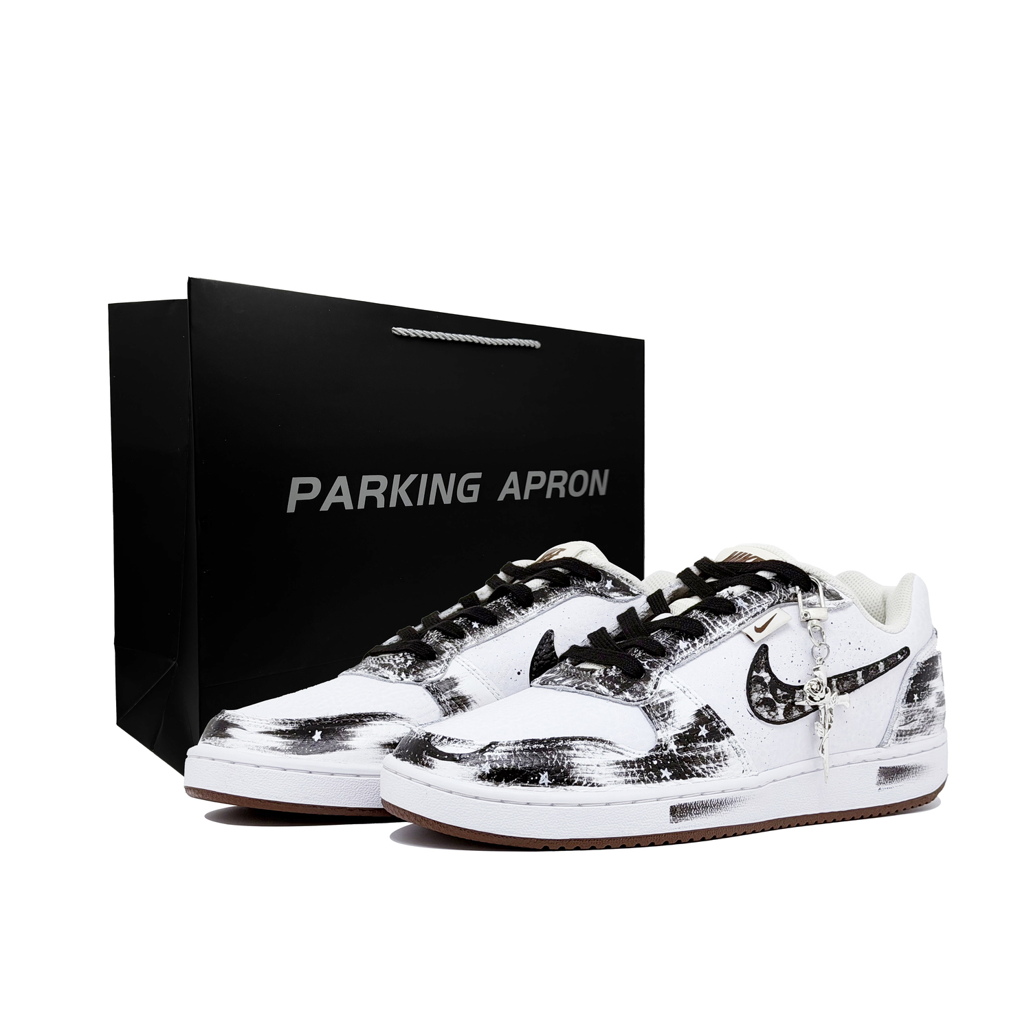 Nike Мужские низкие скейтборд-кепы EBERNON Phantom Knight с амортизацией в виде сумки для покупок, износостойкие, черный с белыми элементами
Nike Мужские низкие скейтборд-кепы EBERNON Phantom Knight с амортизацией в виде сумки для покупок, износостойкие, черный с белыми элементами