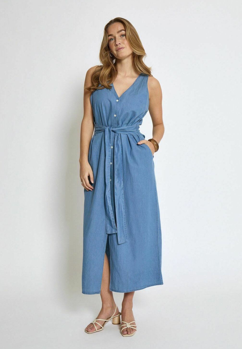 Джинсовое платье PCALLISON PEPPERCORN, светло-голубой
Джинсовое платье PCALLISON PEPPERCORN, светло-голубой