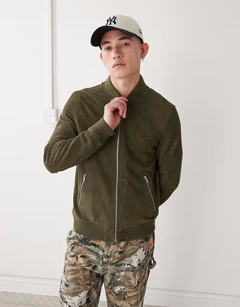 Куртка-бомбер из козьей замши Barneys Originals цвета хаки
Куртка-бомбер из козьей замши Barneys Originals цвета хаки