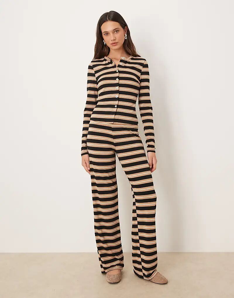 Широкие брюки ASOS DESIGN в нейтральную полоску
Широкие брюки ASOS DESIGN в нейтральную полоску