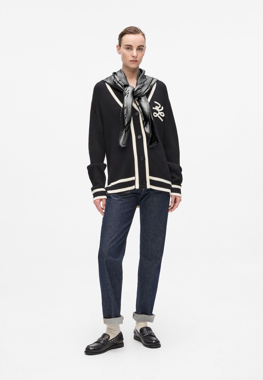 Шарф KARL LAGERFELD SIGNATURE SCARF, Black
Шарф KARL LAGERFELD SIGNATURE SCARF, Black