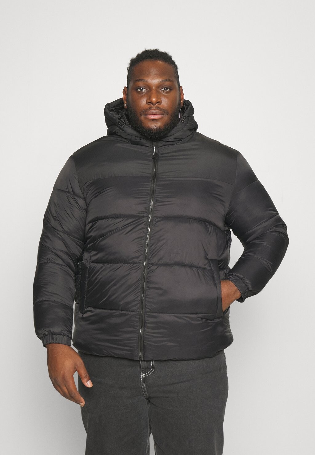 Зимняя куртка Jack & Jones JJETOBY PUFFER HOOD, черный
Зимняя куртка Jack & Jones JJETOBY PUFFER HOOD, черный