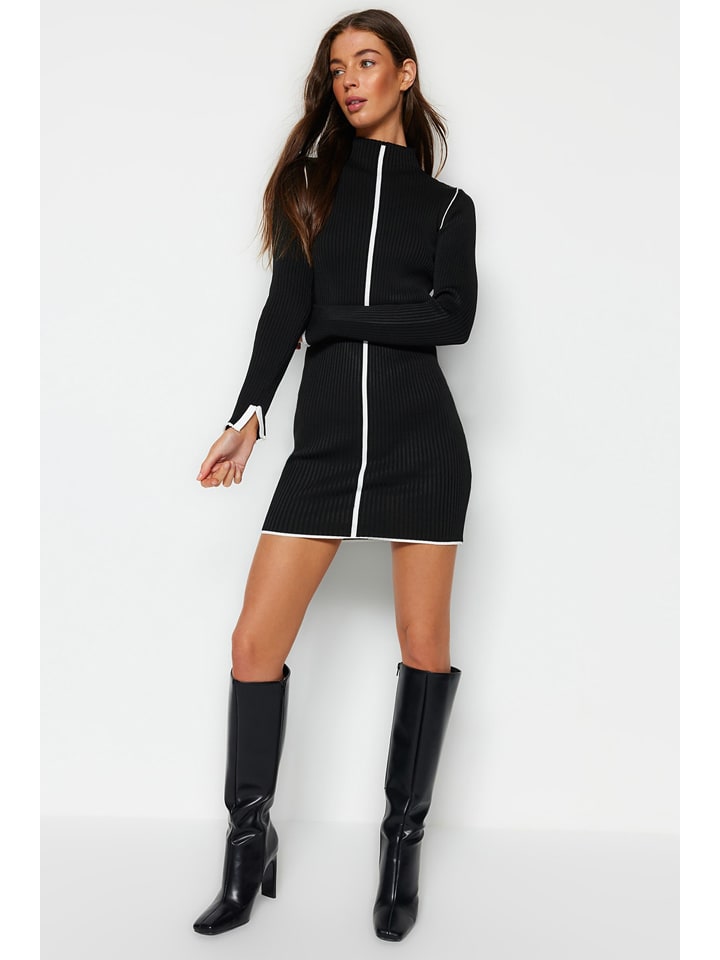 Trendyol Платье в черном
Trendyol Платье в черном