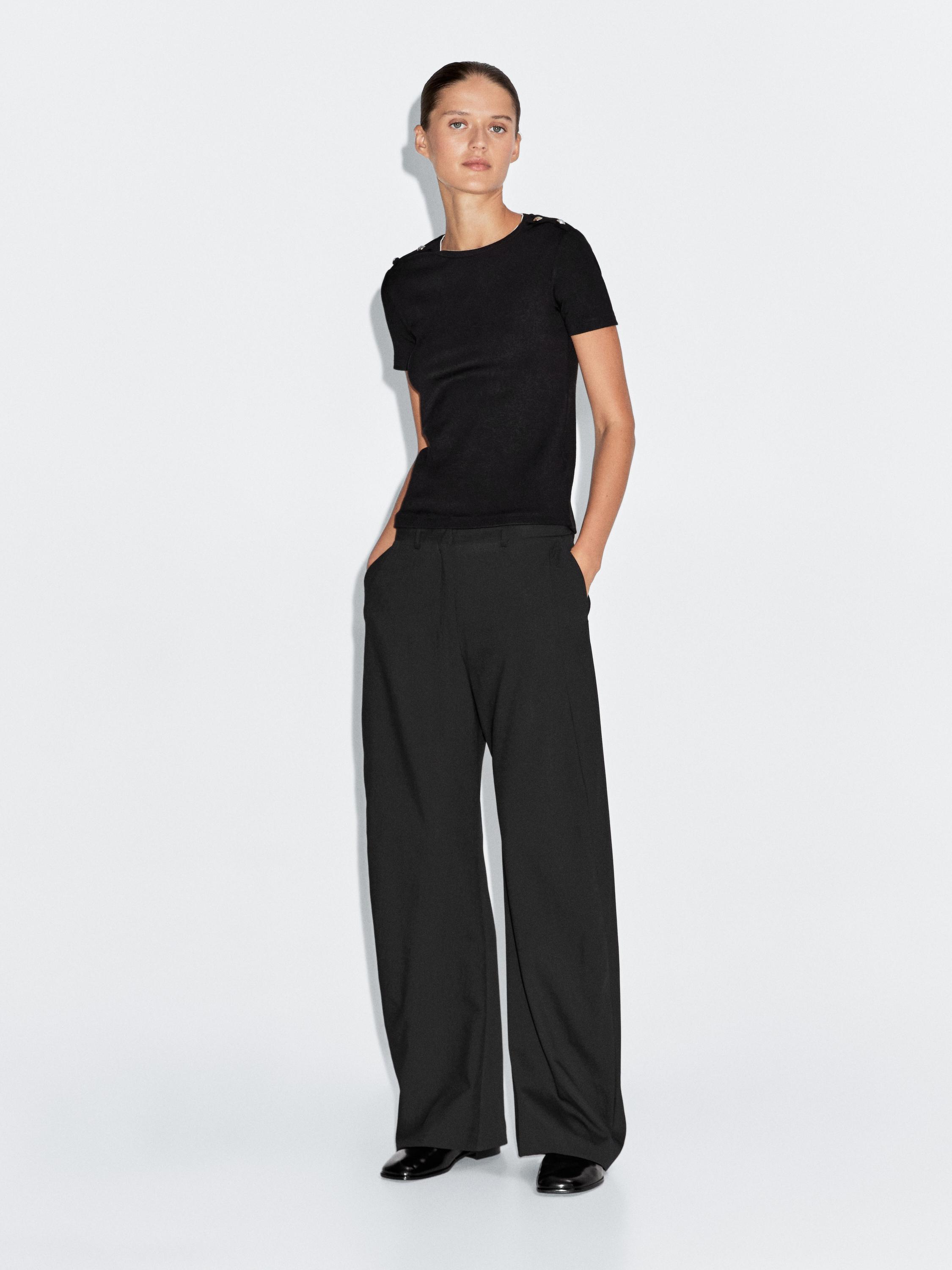 Футболка с короткими рукавами и застегивающимися на плечи пуговицами Massimo Dutti, черный
Футболка с короткими рукавами и застегивающимися на плечи пуговицами Massimo Dutti, черный