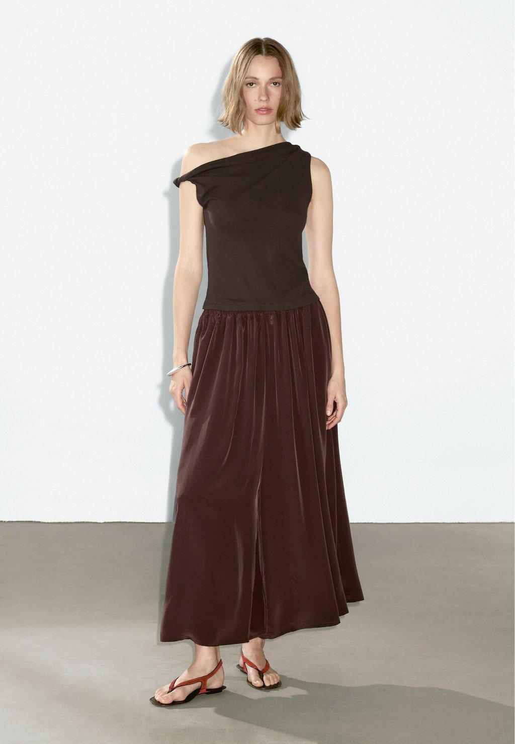 Юбка А-силуэта FLUID TECHNICAL - Trousers Massimo Dutti, бургундия
Юбка А-силуэта FLUID TECHNICAL - Trousers Massimo Dutti, бургундия