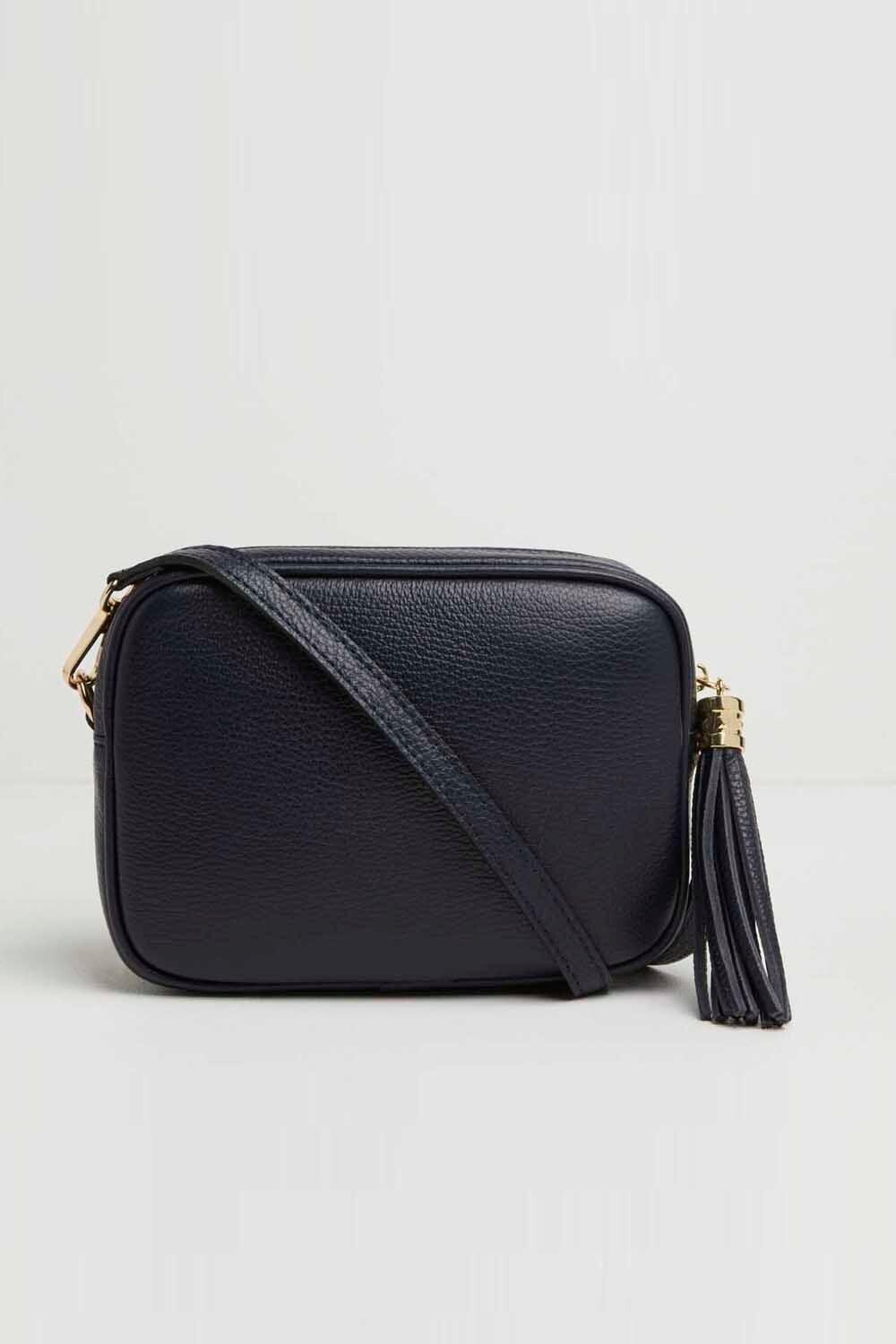 Сумка через плечо "Verona" с кисточками Betsy & Floss, синий
Сумка через плечо "Verona" с кисточками Betsy & Floss, синий