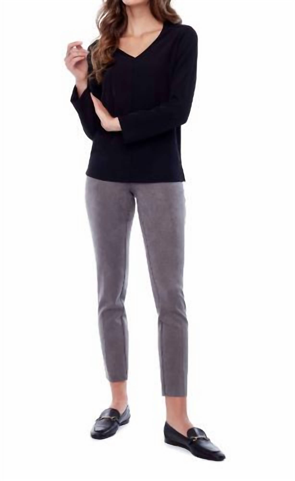 Футболка с длинным рукавом и V-образным вырезом Amber черного цвета iltm
Футболка с длинным рукавом и V-образным вырезом Amber черного цвета iltm