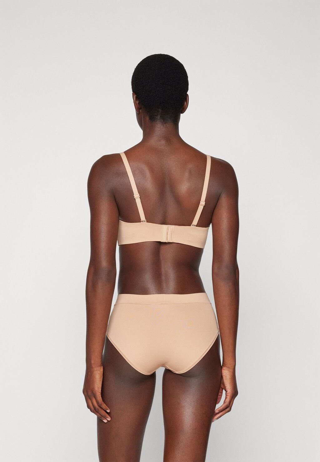 Регулируемый бюстгальтер без бретелек BANDEAU MIT SCHALE, UNIQUE MICRO Schiesser, бежевый
Регулируемый бюстгальтер без бретелек BANDEAU MIT SCHALE, UNIQUE MICRO Schiesser, бежевый