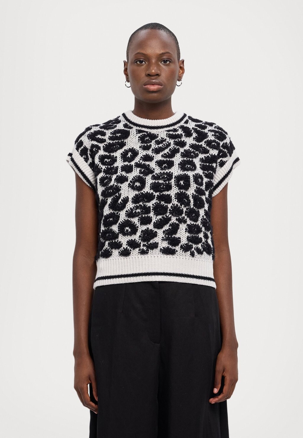 Принт на футболке CHIARA AZ Factory, белый
Принт на футболке CHIARA AZ Factory, белый