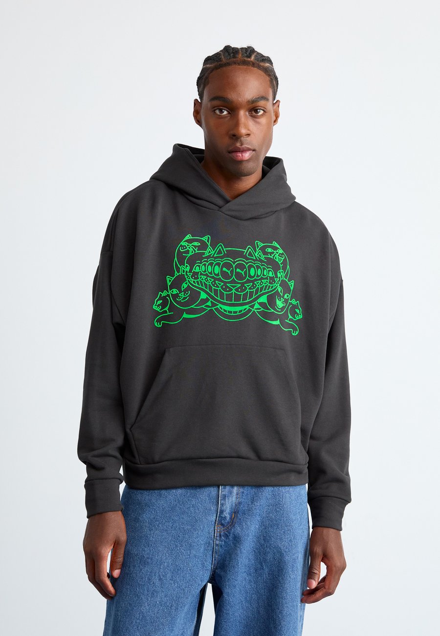 Худи Puma X RIPNDIP BOXY GRAPHIC TR, Black
Худи Puma X RIPNDIP BOXY GRAPHIC TR, Black