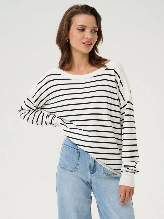 Джемпер в полоску с заниженным рукавом lizza KAFFE, цвет Chalk/Black 
Джемпер в полоску с заниженным рукавом lizza KAFFE, цвет Chalk/Black