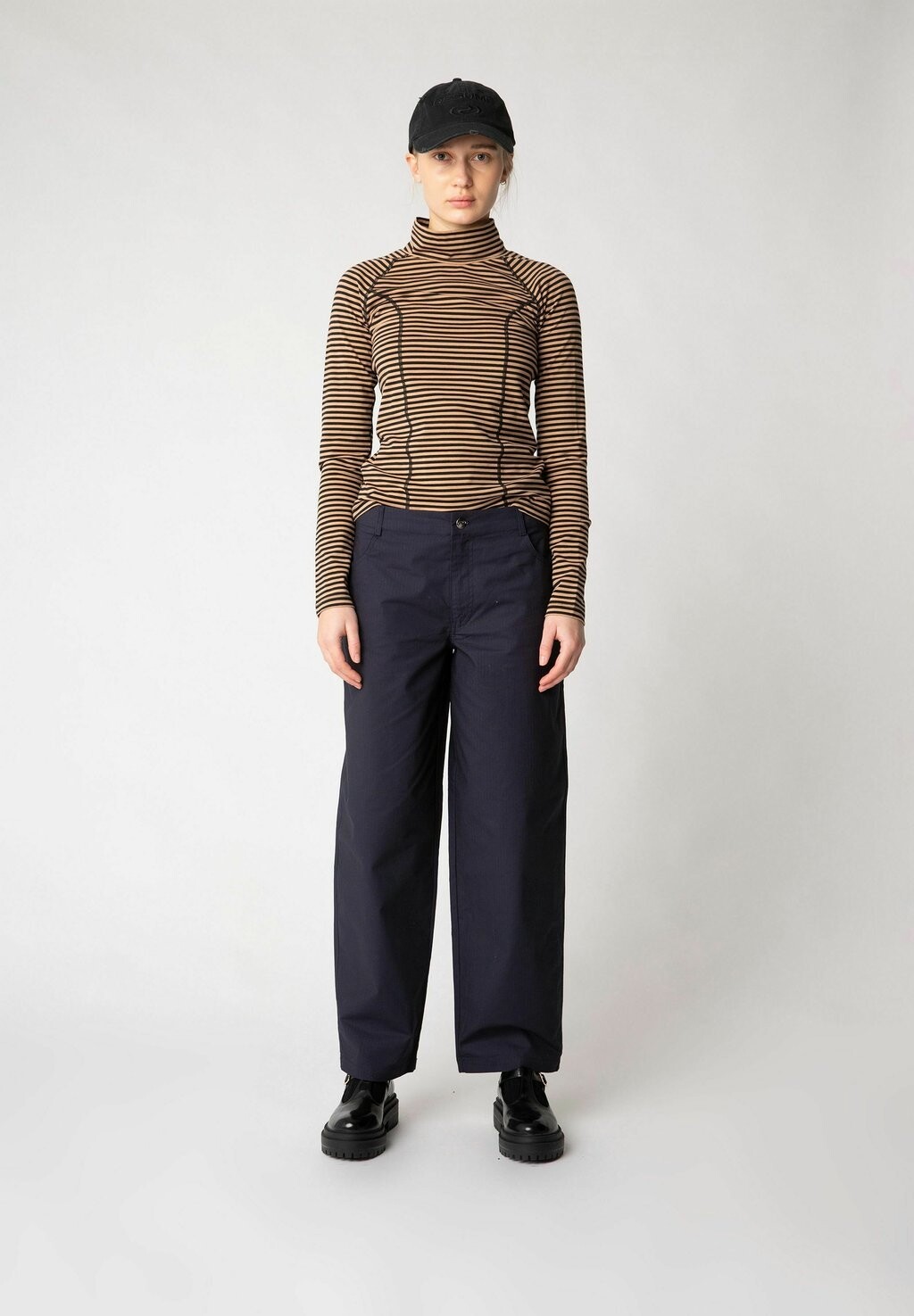 Брюки TALARS Résumé, темно-синий
Брюки TALARS Résumé, темно-синий