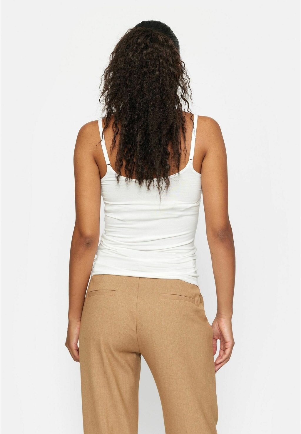 Топ LINSEY STRAP Soft Rebels, белый
Топ LINSEY STRAP Soft Rebels, белый